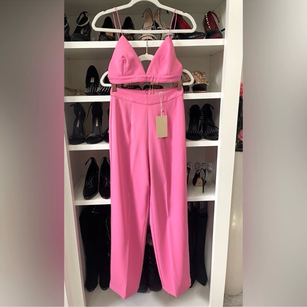 NWT CYNTHIA Triangle Bralette. Featuring thin spaghetti straps Size Small - Picture 1 of 15